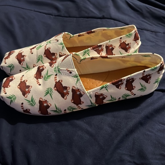 Size 10 Red Panda flats - Picture 3 of 3